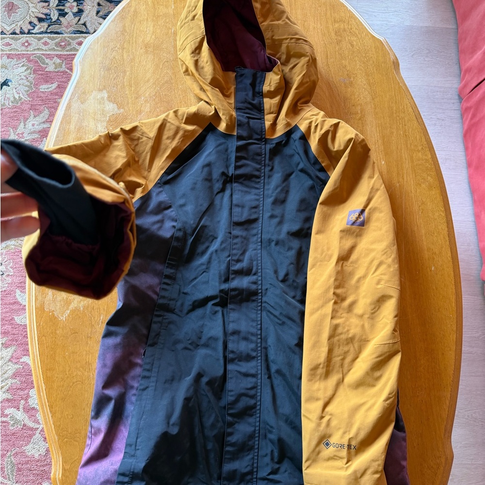 686 GORE-TEX Black and Brown snowboard Jacket
